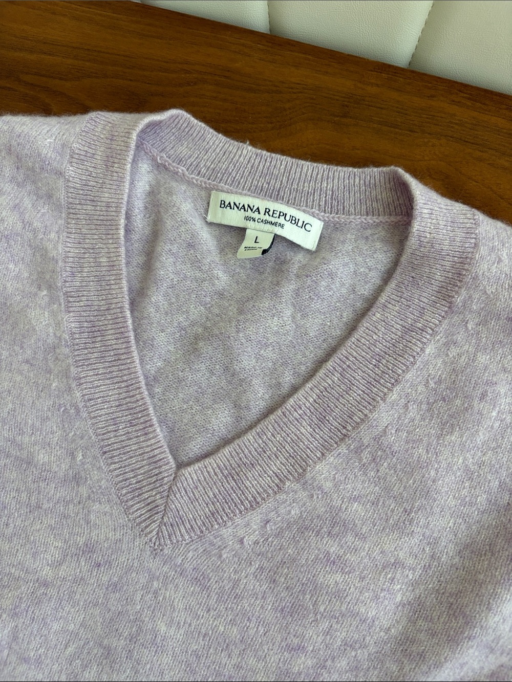 Banana Republic LIGHTWEIGHT CASHMERE V-NECK SWEATER Size Large - Picture 5 of 7